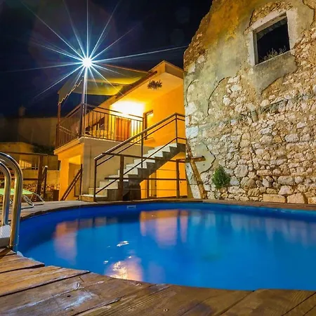 Holiday home Large With Private Pool