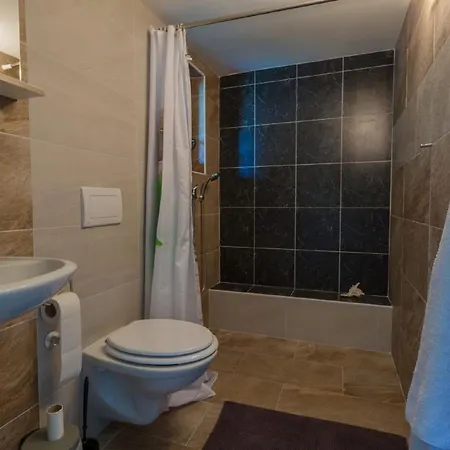 Large With Private Pool *