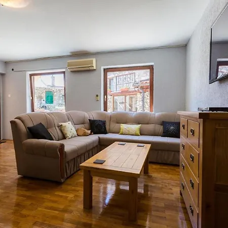 Large With Private Pool Bribir (Primorje-Gorski Kotar)