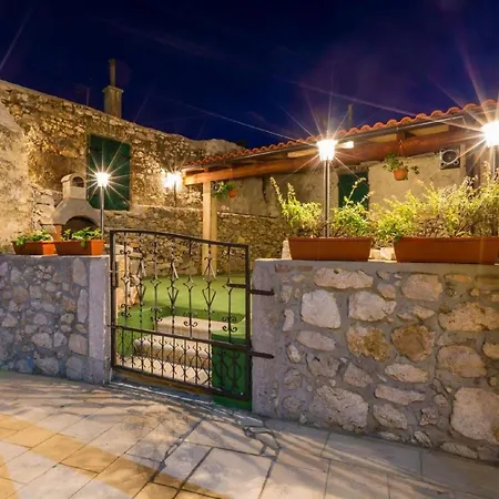 Large With Private Pool Holiday home *